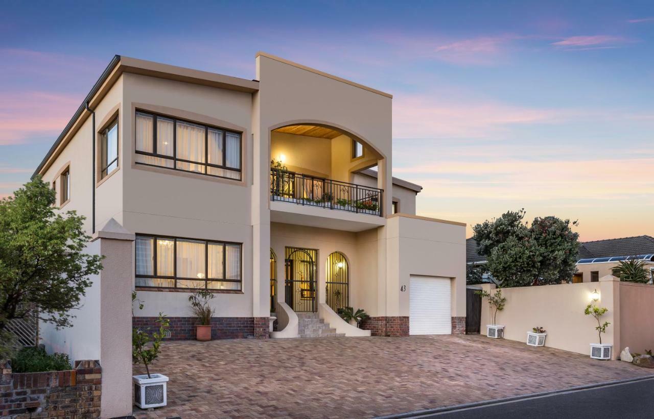 Auriols Guest House Parow Bagian luar foto